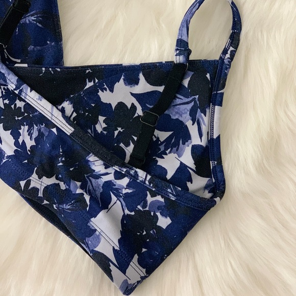 TAMMY LOW IMPACT SPORTS CROSS CUT OUT BRA |BLUE FLORAL |ALL WAY STRETCH GLOAMING - Picture 3 of 6